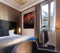 Двухместный семейный полулюкс двуспальная кровать в Hotel Lumen Paris Louvre