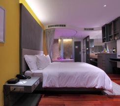 Двухместный номер Extra Radiance двуспальная кровать в LiT BANGKOK Hotel
