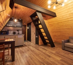 Двухместный коттедж с красивым видом из окна двуспальная кровать в Aframe-Village