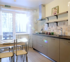 Эконом апартаменты с гостиной и 2 спальнями (Всего 2 таких номера в двухэтажном корпусе на 8 номеров) в Искатель