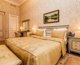Номер люкс в Petroff Palace