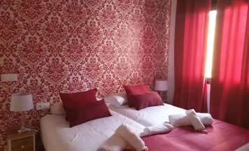 Двухместные апартаменты c 1 комнатой двуспальная кровать в Hotel y Apartamentos Doña Lola