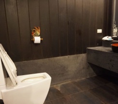 Люкс с балконом в Narakul Resort Hotel