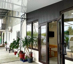 Четырёхместный коттедж с красивым видом из окна в Delis