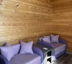 Четырёхместный семейный номер Classic с балконом и с видом на горы в Golden House Hotel