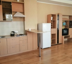 Люкс с 2 комнатами с балконом и с красивым видом из окна в Актай