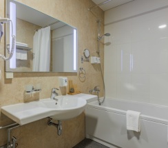 Senior Suite with balcony в Central City