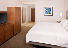 Двухместный номер Standard с видом на бассейн двуспальная кровать в Holiday Inn Express & Suites Austin Downtown - University, an IHG Hotel