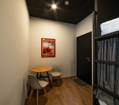 ДВУХМЕСТНЫЙ НОМЕР с двухъярусной кроватью и общей ванной комнатой в Proloft city hostel&rooms