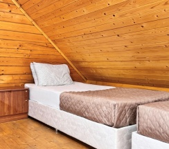 Двухместный коттедж с 2 комнатами с видом на внутренний двор 2 отдельные кровати в Морская дача Арабеска