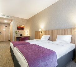 Стандарт "Classic" с 2 односпальными кроватями или одной двуспальной в Harbor Club Hotel