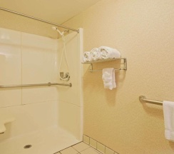 Двухместный номер Standard двуспальная кровать в Ramada by Wyndham Boston