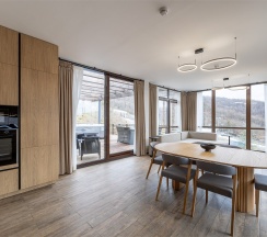 Вилла с 3-мя спальнями и панорамным видом на горы c Джакузи на террасе в Skypark