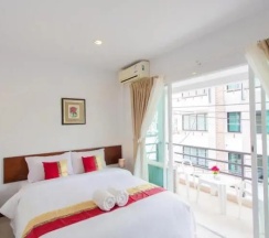 Двухместный номер с балконом двуспальная кровать в Nouveau Guesthouse