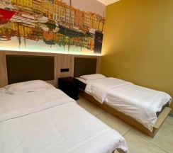 2-местный номер стандарт (без окна) в Holiday hotel