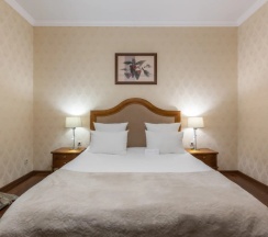 Двухместный номер Classic №3 c 1 комнатой с красивым видом из окна двуспальная кровать в Лель