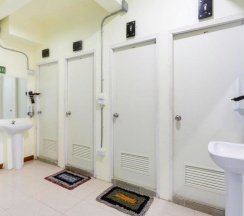 Кровать в общем номере в OYO 928 Leaf Hostel