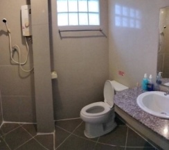 Двухместный номер Standard с балконом и с видом на море двуспальная кровать в Krabi Marina Seaview
