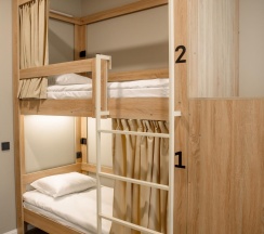 Кровать в 4-местном общем женском номере в Pillow Hostel