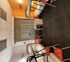 Кровать в мужском номере с 8 кроватями в Likehome