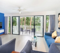 Люкс Premier с 2 комнатами с видом на поле для гольфа в Отель Homm Suites Laguna