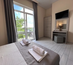 Улучшенный трехместный номер 2-3 этаж в Moon