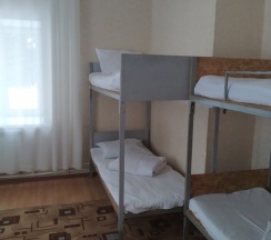 Кровать в общем номере в Раздолье