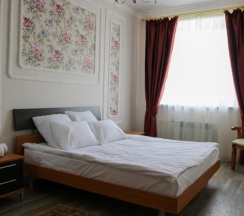 Четырёхместный номер Premium с красивым видом из окна в Golden Park