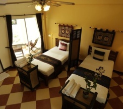 Двухместный номер Deluxe с балконом 2 отдельные кровати в Guesthouse Liam's Suan Dok Mai