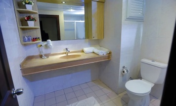 Двухместный номер Standard c 1 комнатой с балконом двуспальная кровать в Enki Hotel