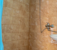 Трехместный номер стандарт с двухспальной и односпальной кроватями в Восход