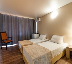 Стандартный номер с балконом на двух гостей и видом во двор (Корпус Б) в Оптимист