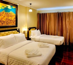 Трёхместный номер Classic с балконом в Siri Heritage Bangkok Hotel