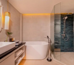 Двухместный люкс Lagoon Pool Access c 1 комнатой двуспальная кровать в Thavorn Palm Beach Resort Phuket