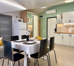 Апартаменты №11 "Семейный Люкс" на мансардном этаже в Саквояж