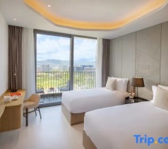 Люкс Deluxe с 3 комнатами с балконом и с видом на море в Oakwood Apartments Sanya