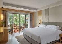 Номер Standard с видом на бассейн в Phuket Marriott Resort & Spa, Merlin Beach