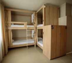 Кровать в 6-местном общем номере в Pillow Hostel