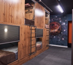 Кровать в общем номере (мужской номер) в Gagarin Capsule Hotel