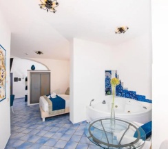 Двухместный номер With hot tube Executive Seaview (двуспальная кровать) в Positano Art Hotel Pasitea
