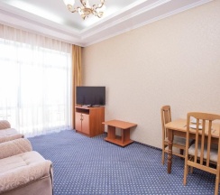 Арт-Люкс (Люкс с балконом) в Альмира By Orion Hotels