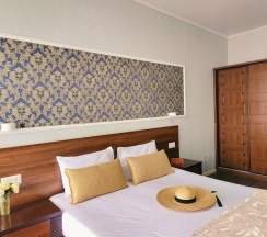 Пятиместный Комфорт с балконом в Уральские самоцветы