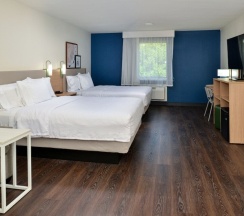 Четырёхместный номер Standard в Spark by Hilton Dallas Market Center