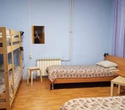Кровать в общем номере в Зима
