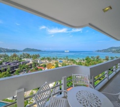 Люкс Luxury с 2 комнатами с балконом в Andaman Beach Suites Hotel
