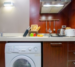 Люкс Deluxe с 2 комнатами с балконом и с видом на город в Grand Asoke Suites Boutique Residence