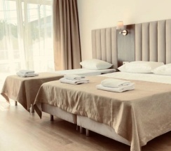 Четырёхместный номер Comfort с балконом в Mersini Hotel