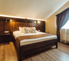 Двухместный люкс с балконом и с видом на горы двуспальная кровать в Sunrise eco hotel