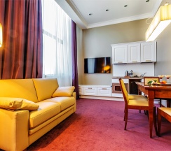 Люкс в Райкин Plaza Hotel