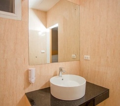 Одноместный номер Deluxe с видом на город двуспальная кровать в Casa de Coral Phuket